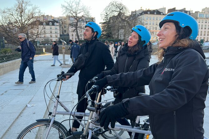 Discover Iconic Paris: Private Bike Tour of the City Center - Gliding along the Seine: where the city opens up