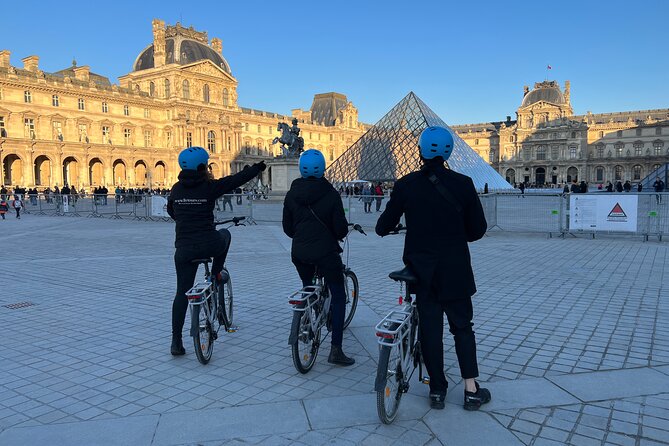 Discover Iconic Paris: Private Bike Tour of the City Center - The New Bridge and the Louvre approach: short rides, big payoffs