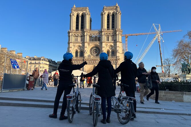 Discover Iconic Paris: Private Bike Tour of the City Center - Eiffel Tower time: photos with breathing room