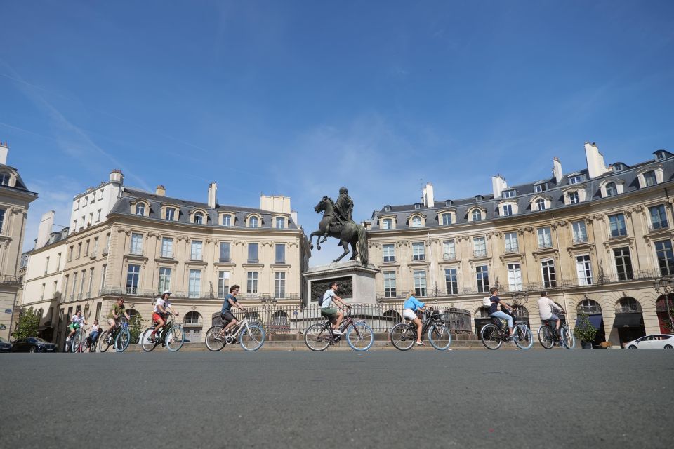 Discover Paris by bike - Place de la Concorde: a guided stop that adds scale