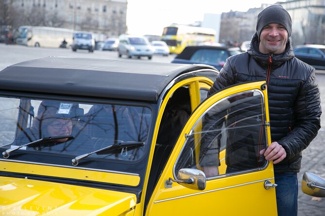 Discover Paris with a Local in his Unique Vintage Car - Arc de Triomphe: Swap Rumors for the Real Traffic Moment