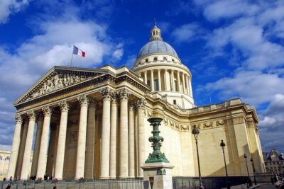 Discover the Latin quarter - Stop 1: Quartier Latin streets, where the neighborhood becomes the attraction