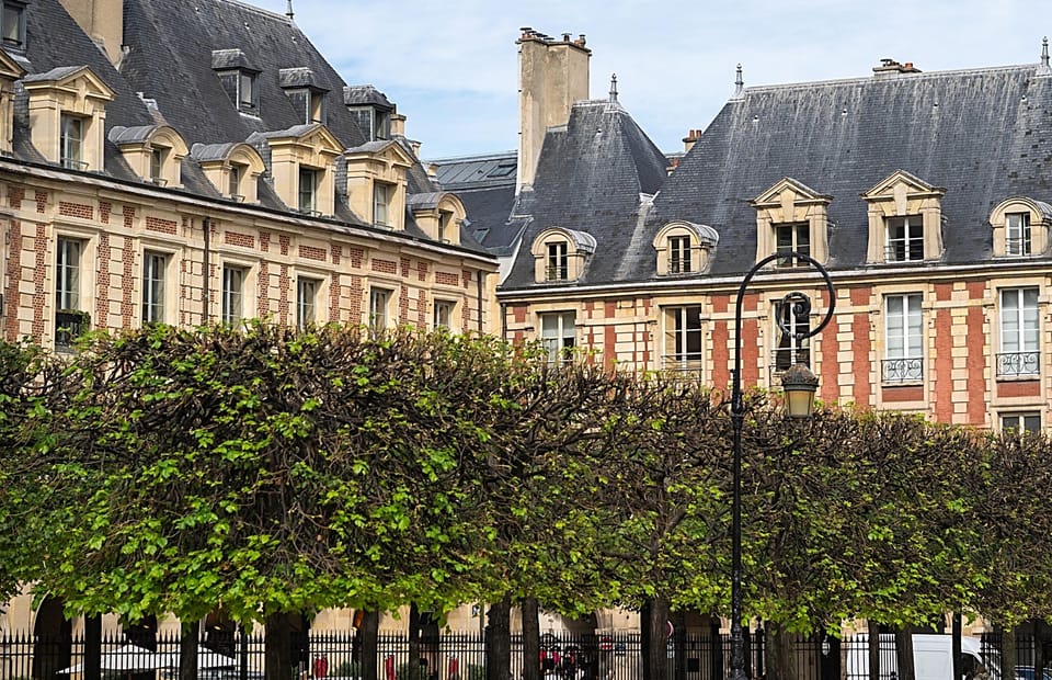 Discover the Marais (:) An Outdoor Detective Adventure - Group size, guide help, and why that matters for fun