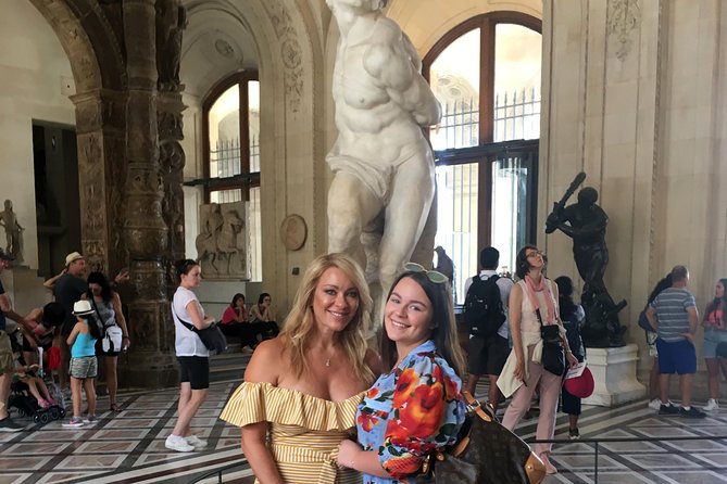 Discover the secrets of the Louvre - Hotel Pickup vs. Meeting in Front of the Museum