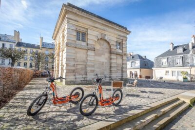 Discover Versailles on electric 2-wheelers (Yes to PRM) - Place d’Armes: The Big-Square Welcome