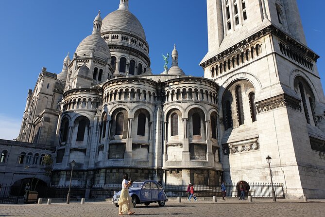 Discovery of Montmartre in a 2CV - 45 min - Where you meet and how the timing works