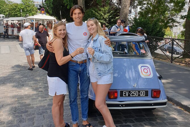 Discovery of Montmartre in a 2CV - 45 min - Place des Artistes and portraits: when Montmartre becomes personal