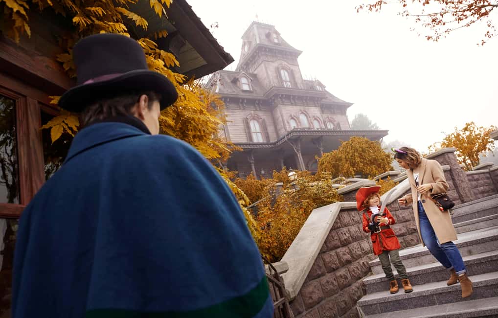 Disneyland® Paris 1-Day Ticket - Crowd reality: what to expect and how to protect your day