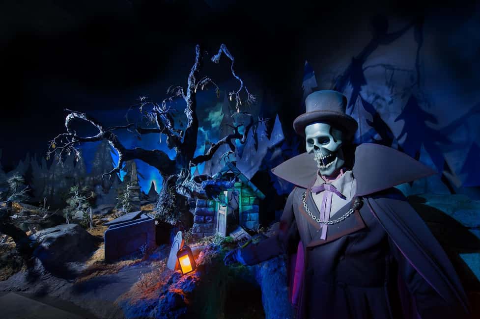 Disneyland® Paris Tickets for Train and Parks - Food, drinks, and budgeting for a Disney day