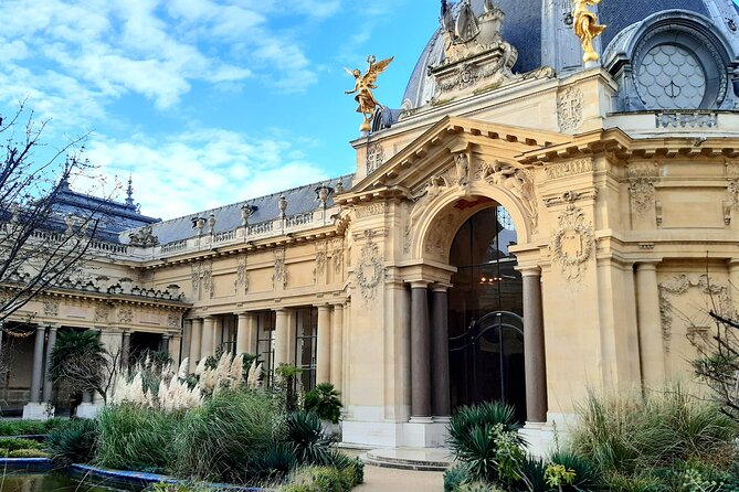 Drawing workshop/creative notebook during a walk from the Invalides to the Petit Palais - Techniques you’ll practice: perspective, mixed media, and composition