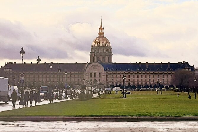 Drawing workshop/creative notebook during a walk from the Invalides to the Petit Palais - Why the guide’s Paris stories matter (not just entertainment)
