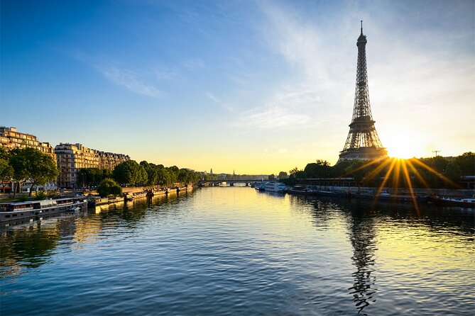 Early evening Dinner Cruise with drinks by Bateaux Parisiens - Service Style on Board: Attentive Staff, QR Info, and That “Talk to Me” Feel