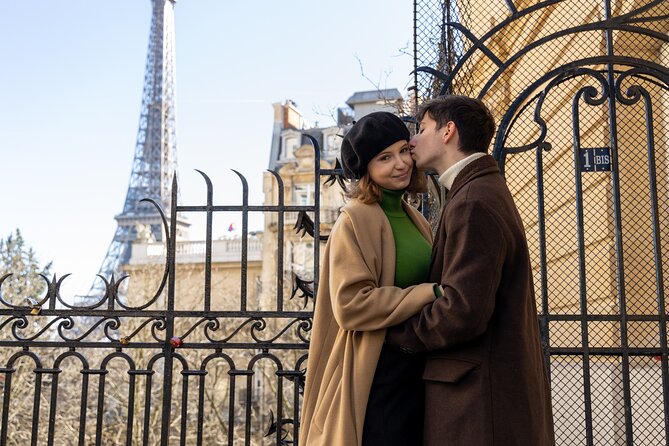 Eiffel and La Seine Photo Shoot - Paris Photographer - Where You Meet (And Why That Matters)