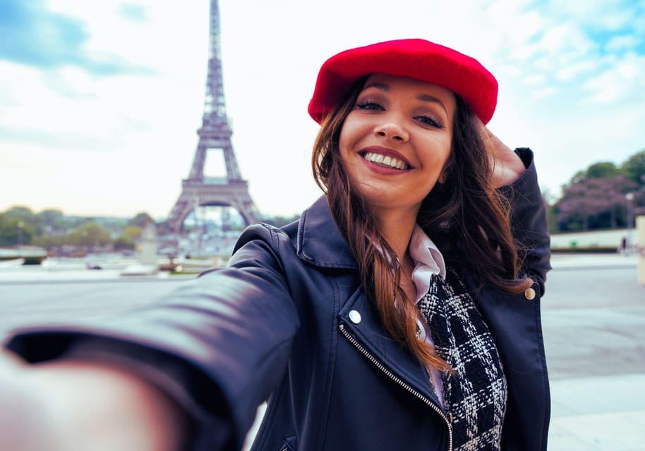 Eiffel Tower Access with Host - Passerelle Debilly photo stop: a small pause with big payoff