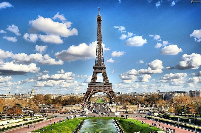 Eiffel Tower Guided Access up to the 2nd Floor or Summit by Lift - Summit access by lift: when it’s worth choosing