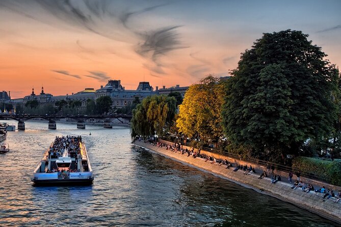 Eiffel Tower Summit Floor Entry & Illuminations Seine Cruise - Getting from the Eiffel to the pier: keep it simple