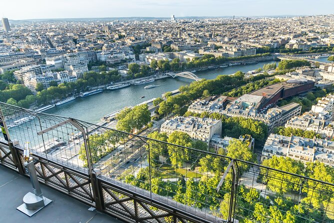 Eiffel Tower with 2nd Floor Access & Trocadero Gardens Tour - Strike Days and Last-Minute Changes: How to Stay Flexible
