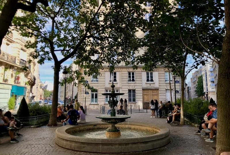Emily inspired walking tour - Le Kiosque des noctambules: the first “film-location” moment