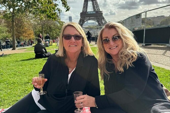 Exclusive Gourmet Picnic Experience at the Eiffel Tower - Timing, photos, and the pacing that makes this feel special