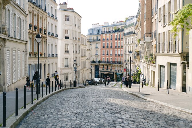 Exclusive Walking Tour In Montmartre With Local Guide - The route: from Moulin Rouge to Sacré-Cœur, stop by stop