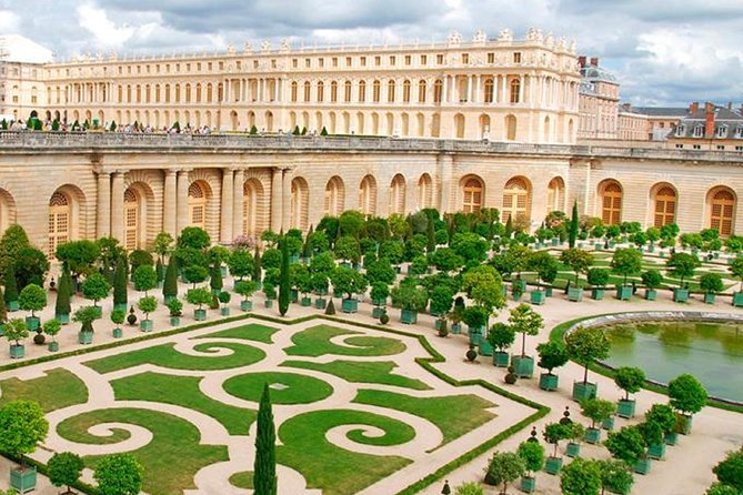 Excursion to Versailles by train with entrance to the Palace and Gardens - Palace of Versailles: 2 hours of highlights with audio support