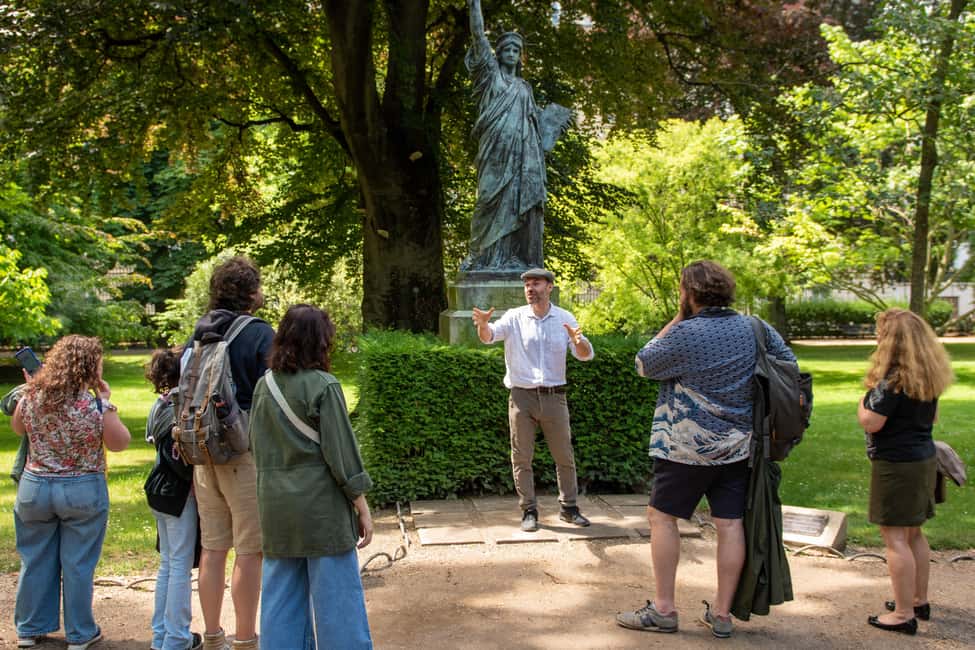 Explore Hemingway’s Paris with an Actor-Guide - Entering Hemingway’s Paris with an actor on the sidewalk