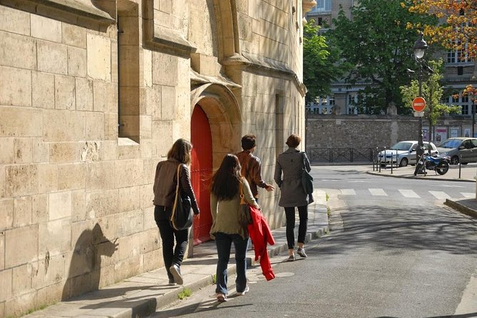 Explore Le Marais like a local - Private walking tour - Stop 3: Jewish Quarter Medieval Lanes and Street-Level Stories