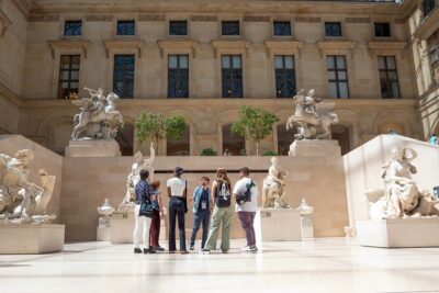Fabuleux Guided Tour Through the Louvre Museum with Access - What You Really See in This 2-Hour Louvre Route