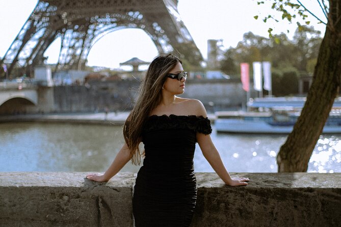 Feel like a star in Paris with photos and a mini movie! - Louvre Museum Photos: Big Architecture, Clean Composition