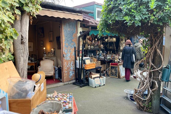 Flea Market Secrets near Montmartre: A Paris Hunt for Treasures - Souvenirs, prices, and what value looks like here