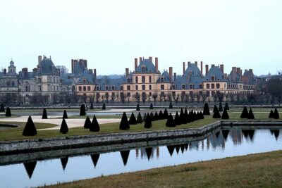 Fontainebleau Castle Private guided tour from Paris - Paris To Fontainebleau: The Luxury Vehicle Advantage