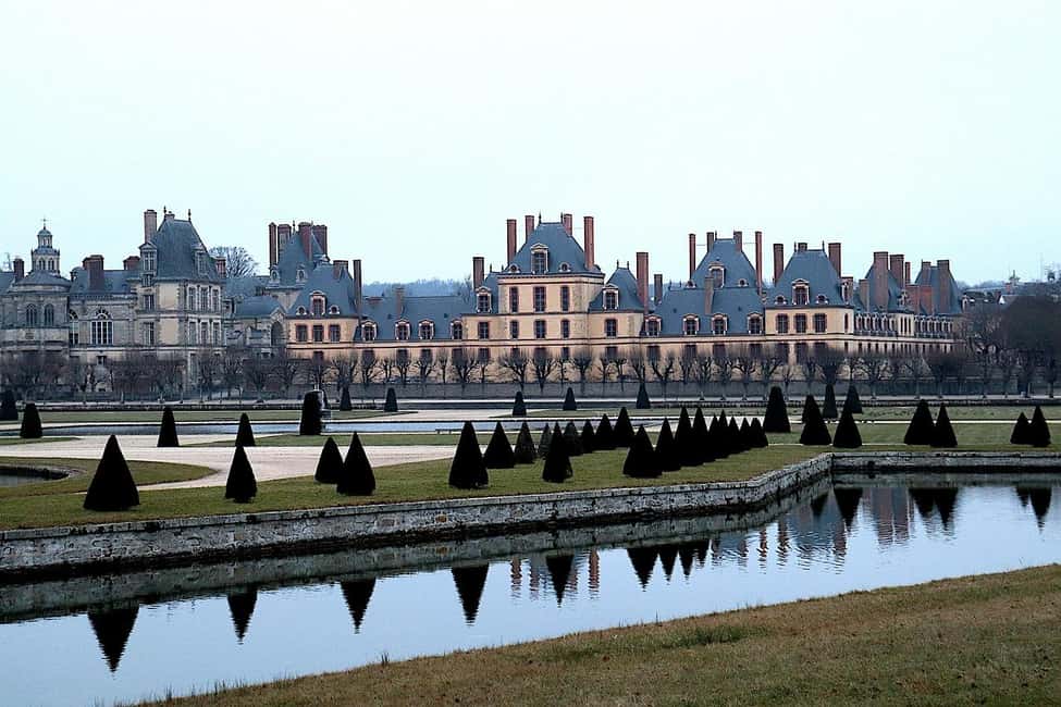 Fontainebleau Castle Private guided tour from Paris - Paris To Fontainebleau: The Luxury Vehicle Advantage