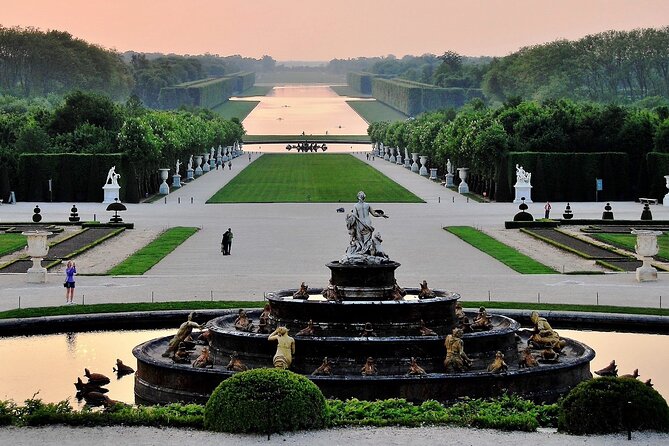 Fontainebleau, Versailles, Trianon Small group from Paris - Key highlights that matter