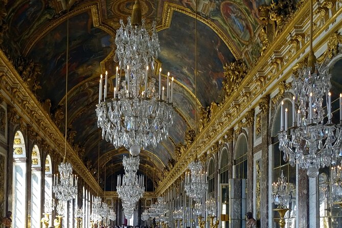 Fontainebleau, Versailles, Trianon Small group from Paris - Chateau de Fontainebleau: skip-the-line plus audio guidance