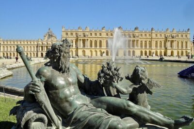 Fontainebleau, Versailles, Trianon Small group from Paris - Paris to Fontainebleau: the morning drive sets the tone