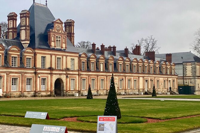 Fontainebleau, Versailles, Trianon Small group from Paris - Gardens break: how to use the free hour wisely