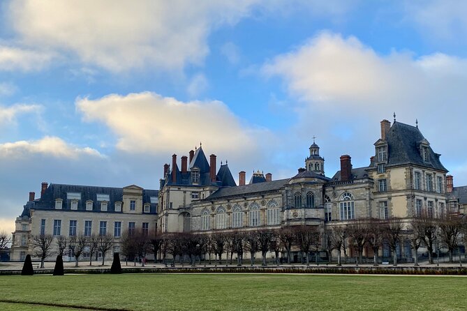 Fontainebleau, Versailles, Trianon Small group from Paris - Palace of Versailles: skip-the-line, then audio pacing