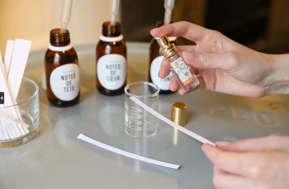 Fragonard Paris - Mini Perfume workshop - only in Spanish - The Spanish-only instructor: plan for the language, not the nerves