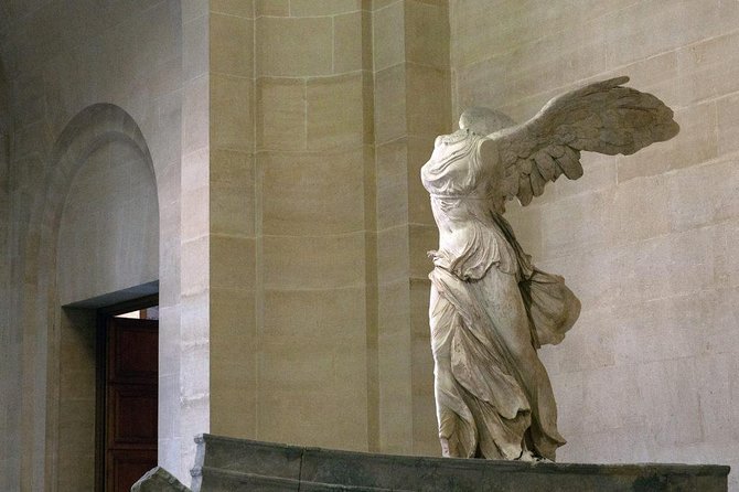 From Louvre to Street Art - original museum guided tour (skip the line!) - Meeting your guide at Cour Napoléon: small logistics that help