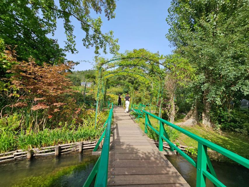From Paris: Auvers-sur-Oise & Giverny Excursion - How the Private Luxury Van Changes the Day