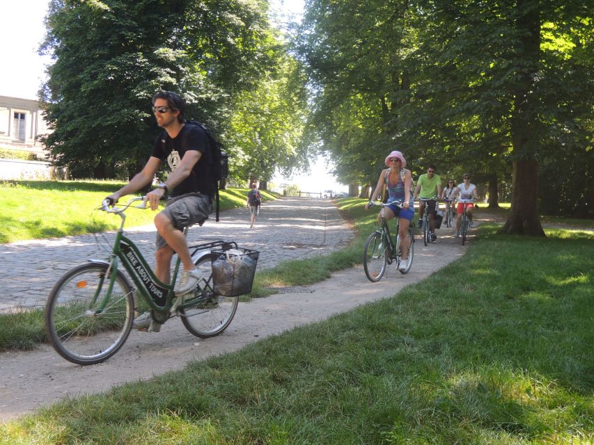 From Paris: Bike Tour to Versailles with Timed Palace Entry - Timed palace entry and audio freedom inside the Chateau