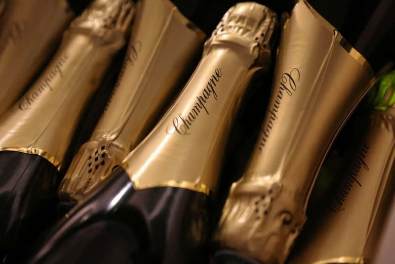 From Paris: Champagne Day Trip with 7 Tastings and Lunch - Guides make the day: the best moments and what to look for