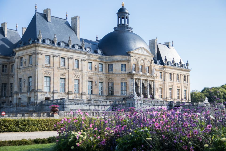 From Paris: Chateau de Fontainebleau & Vaux-Le-Vicomte Tour - Lunch at Fontainebleau: plan your hour well