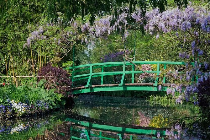 From Paris: discovery of Monet's house and its gardens in Giverny - Entering the Clos Normand at Fondation Claude Monet