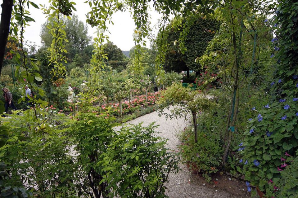 From Paris: Giverny and Monet's Home Day Trip - The Ride to Normandy: What You Gain by Going With a Driver-Guide