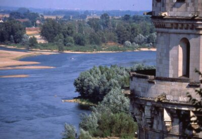 From Paris: Loire Valley Castles Full-Day Tour with Lunch - Chambord and its park: more walking than you expect