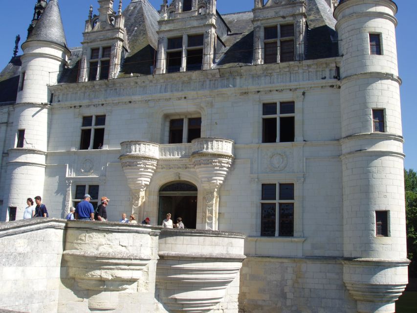 From Paris: Loire Valley Castles Full-Day Tour with Lunch - Getting there from Paris: meeting point and what it means