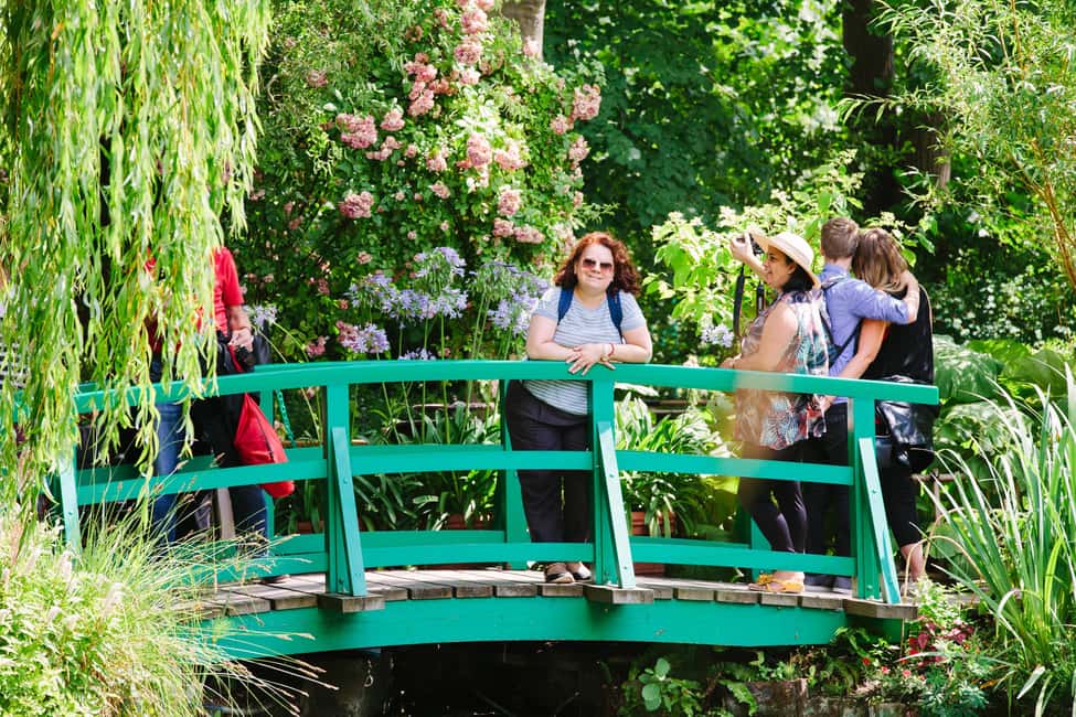 From Paris: Monet Garden & Giverny Bike Tour and Picnic Stop - Giverny Church cemetery and Monet’s family vault: more than a photo stop