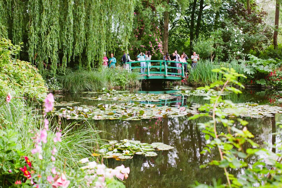From Paris: Monet Garden & Giverny Bike Tour and Picnic Stop - Vernon farmers’ market picnic: buy, pack, and eat by the Seine