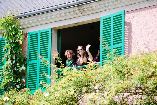 From Paris: Monet Gardens & Giverny Bike Tour with Picnic Stop - Entering Giverny through Monet’s world: the story stops en route